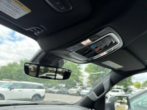 Used 2025 RAM 1500 Laramie AWD/4WD image 17