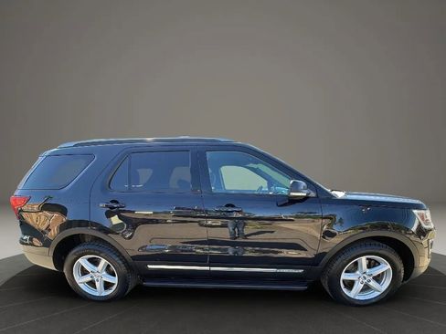 Used 2017 Ford Explorer XLT AWD/4WD image 4