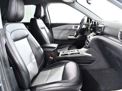 Used 2022 Ford Explorer XLT w/ Equipment Group 202A image 10