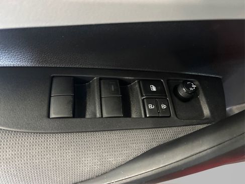 Used 2021 Toyota Corolla LE image 31