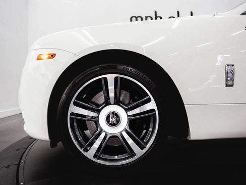 Used 2015 Rolls-Royce Wraith RWD image 18