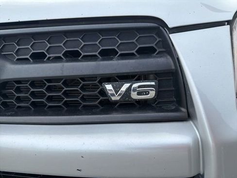 Used 2012 Toyota RAV4 4WD V6 w/ Tow Prep Pkg image 10