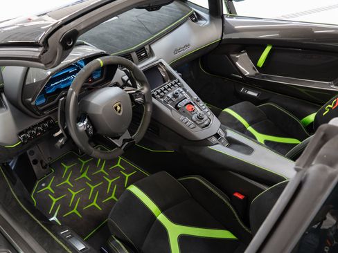 Used 2021 Lamborghini Aventador SVJ AWD/4WD image 21