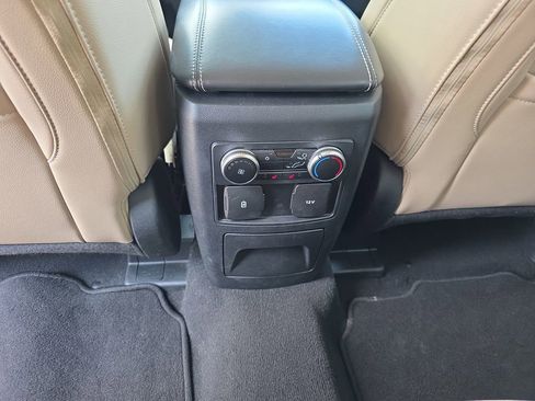 Used 2023 Ford Explorer Limited AWD/4WD image 32