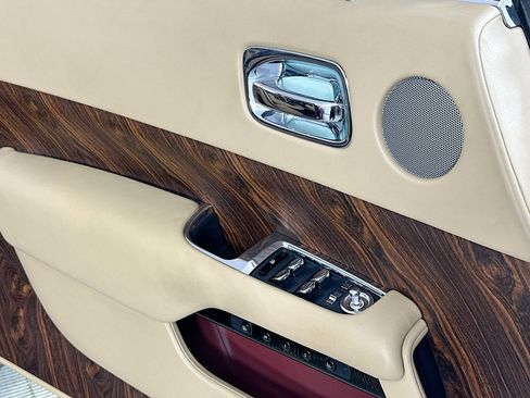 Certified 2017 Rolls-Royce Dawn RWD image 17