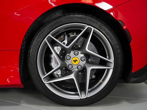 Used 2021 Ferrari F8 Tributo RWD image 23