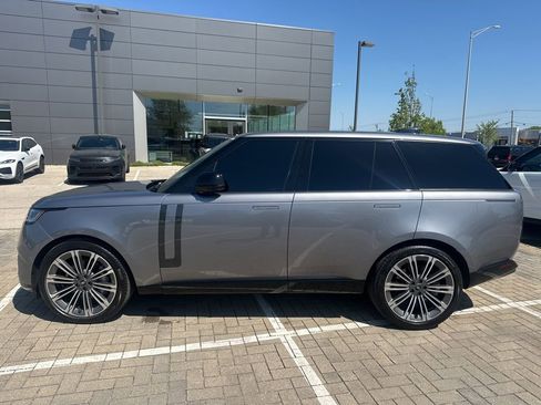 Used 2024 Land Rover Range Rover SE AWD/4WD image 2