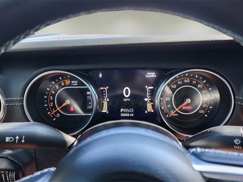 Used 2020 Jeep Wrangler Unlimited Sahara image 23