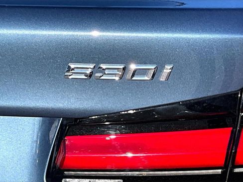 Used 2023 BMW 530i xDrive w/ Premium Package image 23