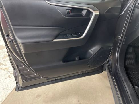 Used 2021 Toyota RAV4 LE image 10