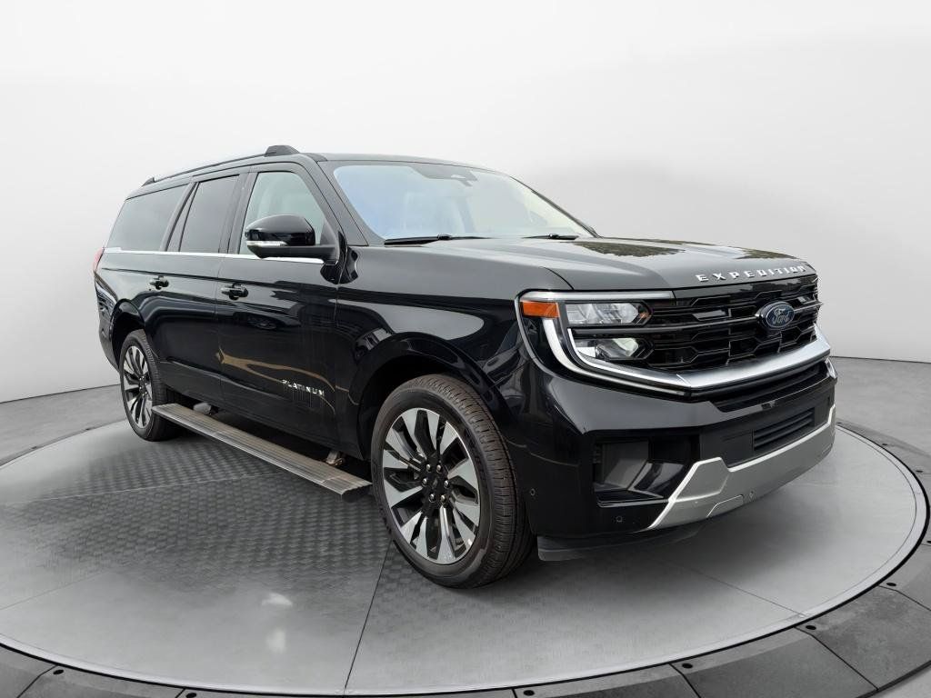 Used 2025 Ford Expedition Max Platinum w/ Driver's Package AWD/4WD image 4