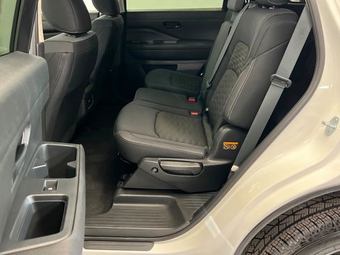 Used 2025 Nissan Pathfinder S FWD image 23