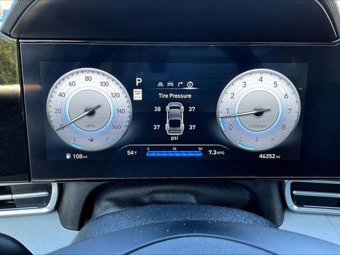 Used 2024 Hyundai Elantra Limited FWD image 18