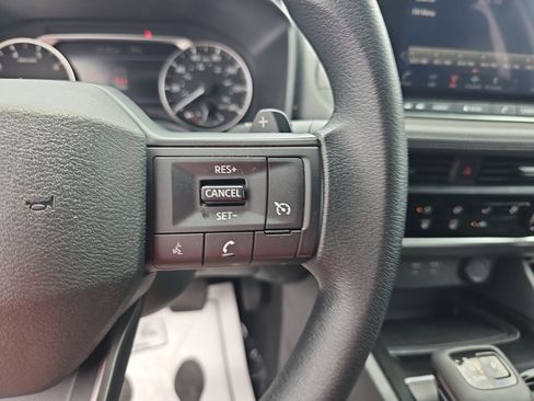 Used 2025 Nissan Rogue S FWD image 15