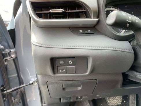 Used 2023 Toyota Highlander LE image 31