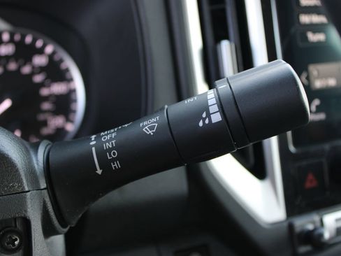 Used 2025 Nissan Frontier SV image 33