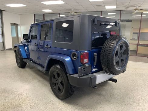 Used 2009 Jeep Wrangler Unlimited Sahara AWD/4WD image 4