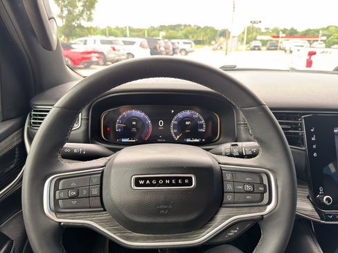 Used 2024 Jeep Wagoneer Series II w/ Flexible Seating Group RWD image 24