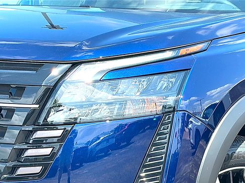 New 2026 Nissan Pathfinder Platinum w/ Cargo Package FWD image 4