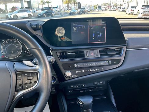 Used 2022 Lexus ES 300h w/ Premium Package image 7