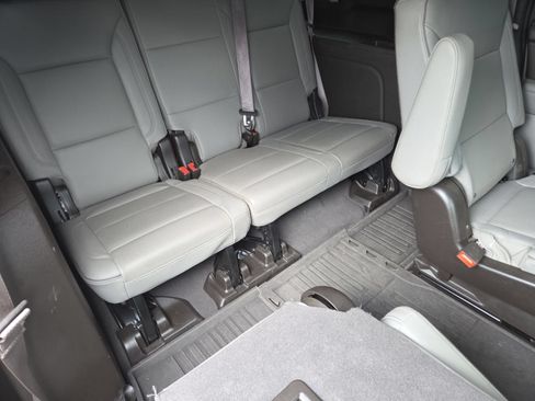 Used 2024 GMC Yukon XL SLT w/ SLT Luxury Package AWD/4WD image 26