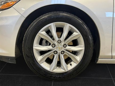 Used 2019 Chevrolet Malibu LT image 9