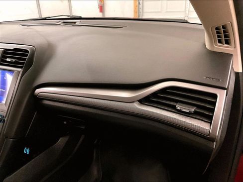 Used 2020 Ford Fusion SE w/ Equipment Group 151A FWD image 15