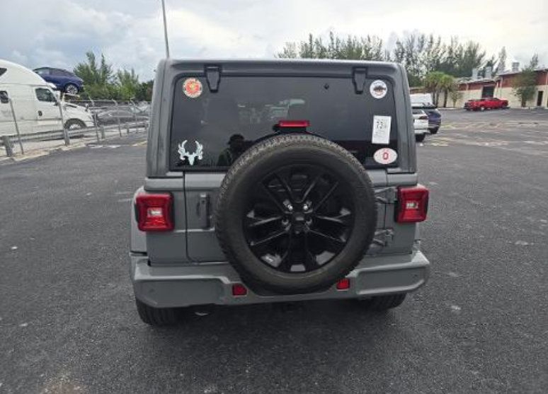 Used 2022 Jeep Wrangler Unlimited Sahara AWD/4WD image 6