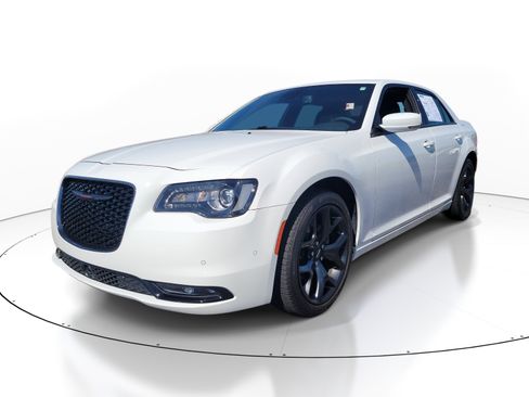 Used 2023 Chrysler 300 S w/ Comfort Group RWD image 3