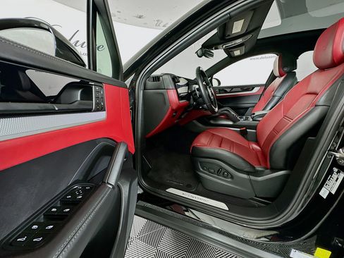 Used 2024 Porsche Cayenne Coupe image 22