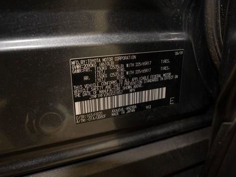 Used 2019 Toyota RAV4 LE image 18