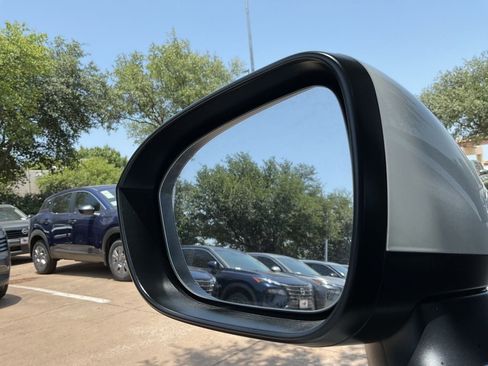 Used 2025 Nissan Rogue SV FWD image 17