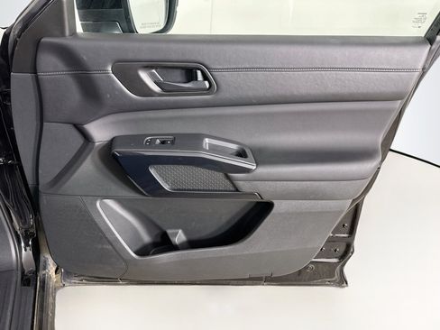 Used 2025 Nissan Pathfinder SV AWD/4WD image 33
