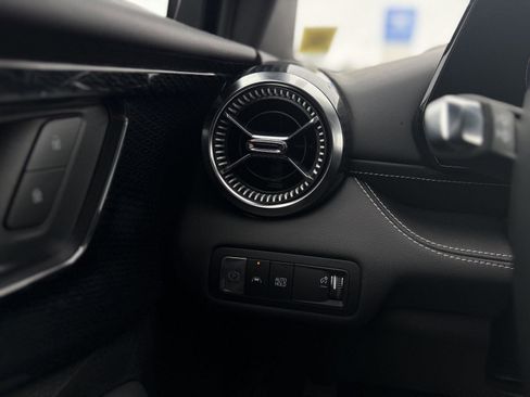 Used 2025 Chevrolet Blazer EV LT image 19