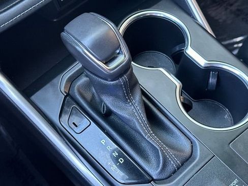 Used 2023 Toyota Highlander XSE FWD image 25