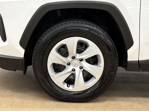 Used 2024 Toyota RAV4 LE AWD/4WD image 13