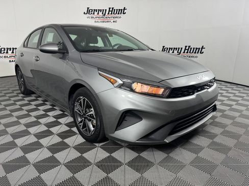Used 2024 Kia Forte LXS FWD image 6