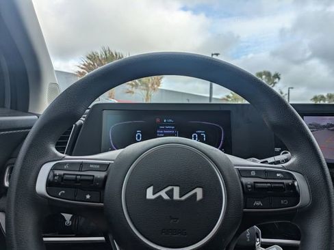 Used 2025 Kia Sportage LX FWD image 27