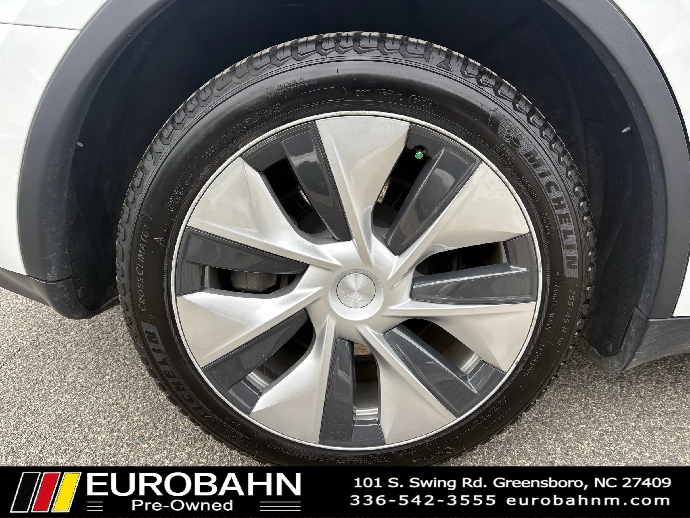 Used 2023 Tesla Model Y Long Range AWD/4WD image 32
