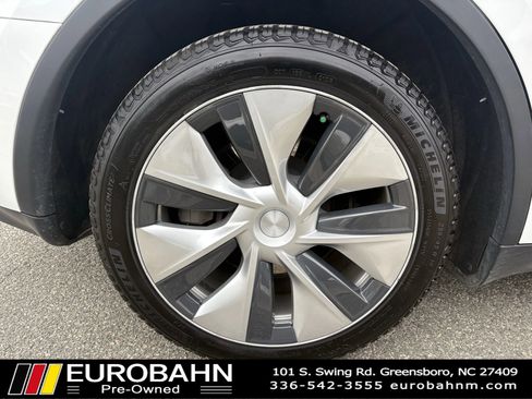 Used 2023 Tesla Model Y Long Range AWD/4WD image 32