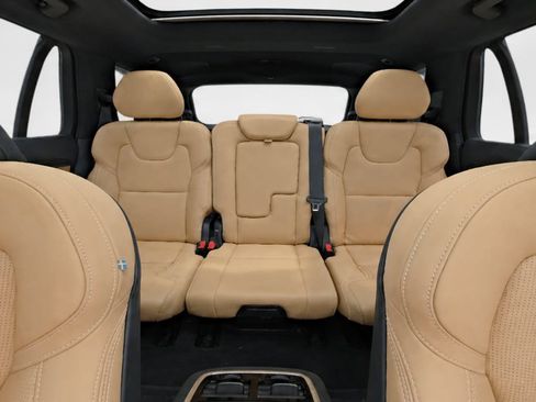 Certified 2024 Volvo XC90 T8 Ultimate w/ Lounge Package AWD/4WD image 18