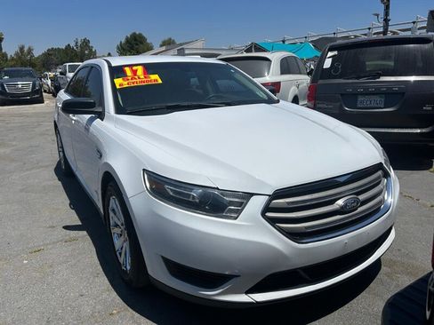 Used 2017 Ford Taurus SE FWD image 12