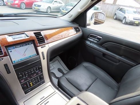 Used 2012 Cadillac Escalade Platinum image 28