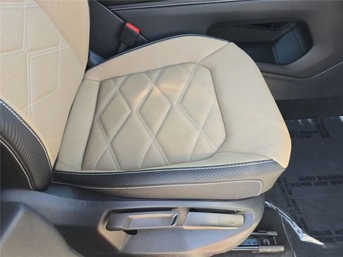 Used 2025 Volkswagen Atlas Cross Sport SE image 23