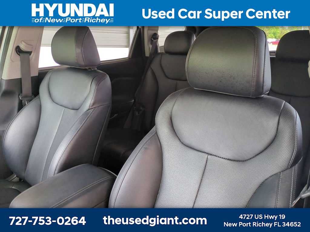 Used 2019 Hyundai Santa Fe Limited FWD image 7