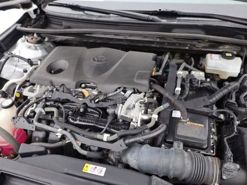 Used 2020 Toyota Camry XLE image 39