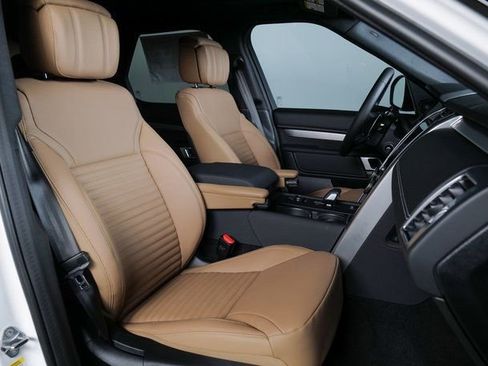 New 2026 Land Rover Discovery Limited Edition image 3