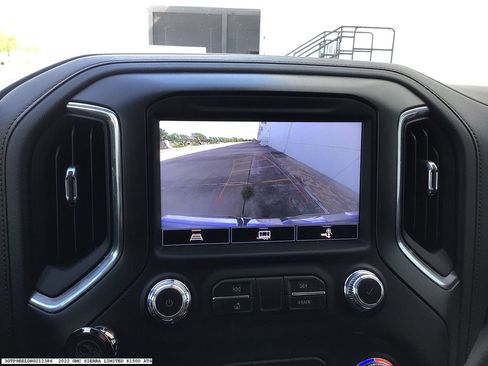 Used 2022 GMC Sierra 1500 AT4 w/ AT4 Preferred Package AWD/4WD image 9
