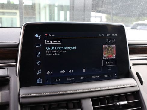 Used 2023 Chevrolet Suburban Premier image 31