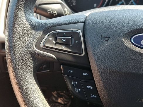 Used 2017 Ford Focus SE FWD image 19